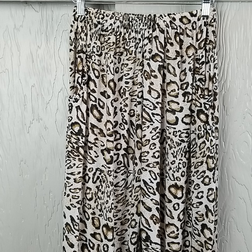 ANIMAL PRINT..baggy cropped/ankle pants